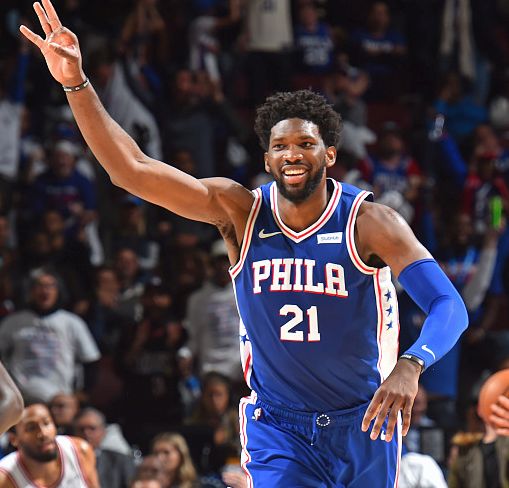  Karsa迎来十赛季出色发挥，公牛观众热烈欢呼！全场沸腾不已