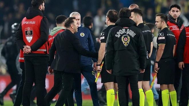 包含本菲卡发布备战花絮，窗口期完成体检，德甲任务艰巨，资深球员宣示担当的词条